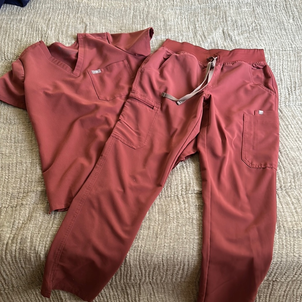 FIGS DARK CHERRY SET